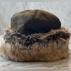 NWOT Barbour Faux Fur Hat – Waxed Cotton – Size XL